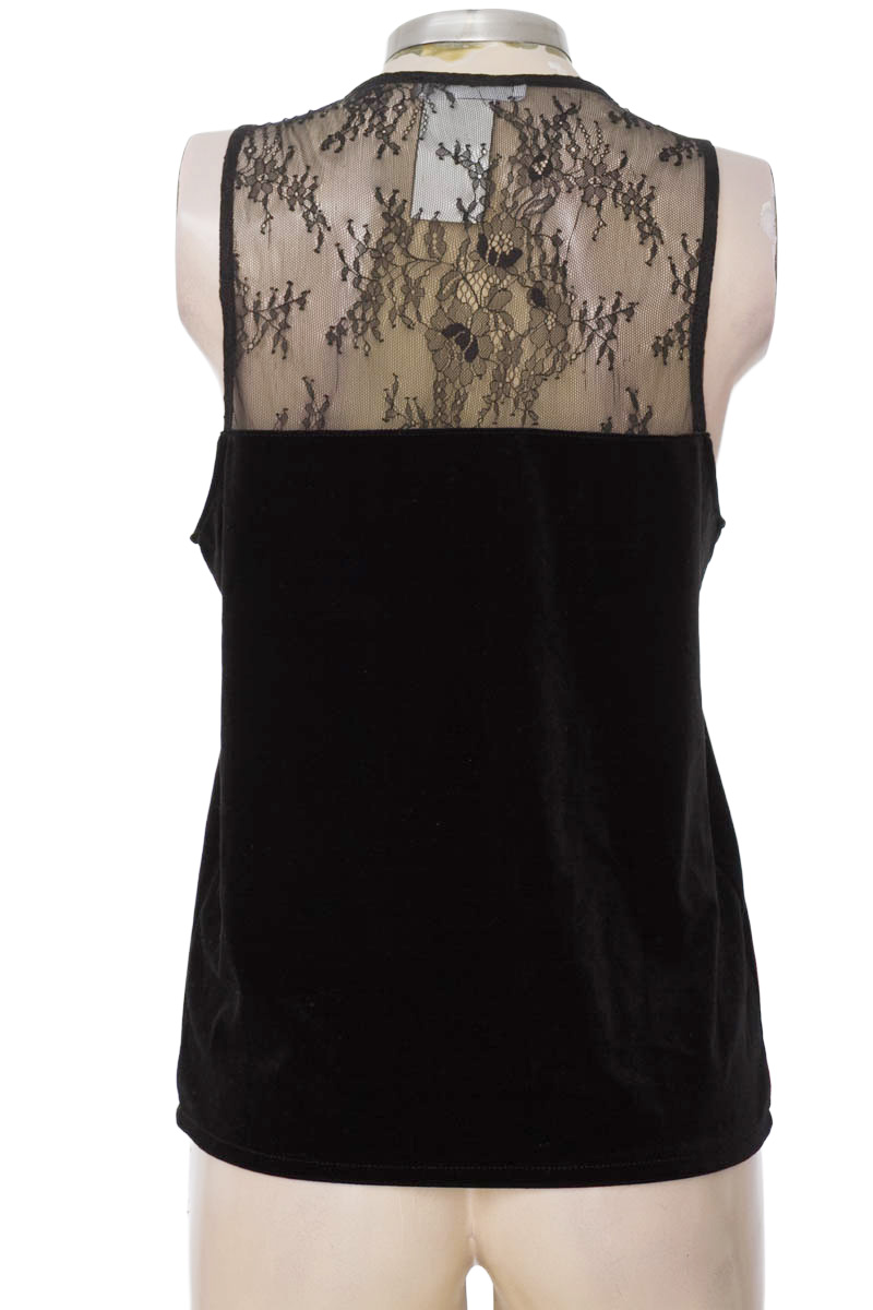 Top / Camiseta color Negro - MNG