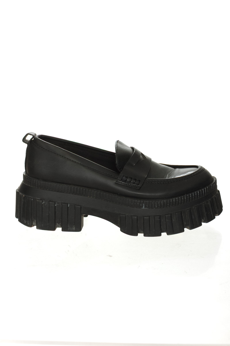 Zapatos color Negro - Stradivarius
