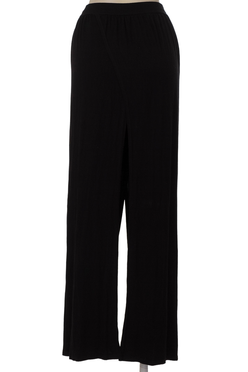 Ropa Deportiva / Salida de Baño color Negro - Closeando