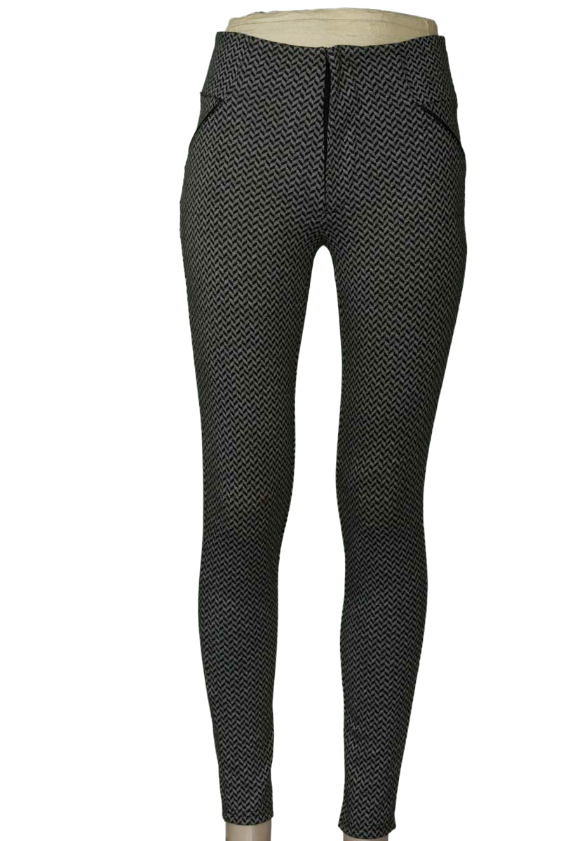 Pantalones color Negro - Stradivarius