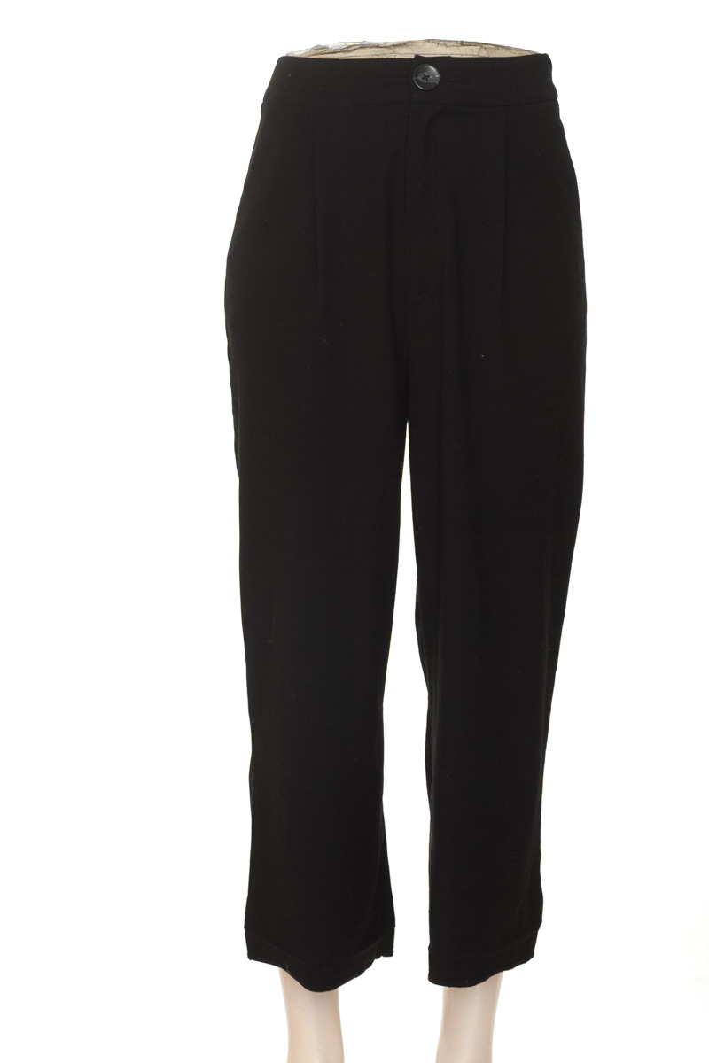 Pantalones color Negro - Stradivarius