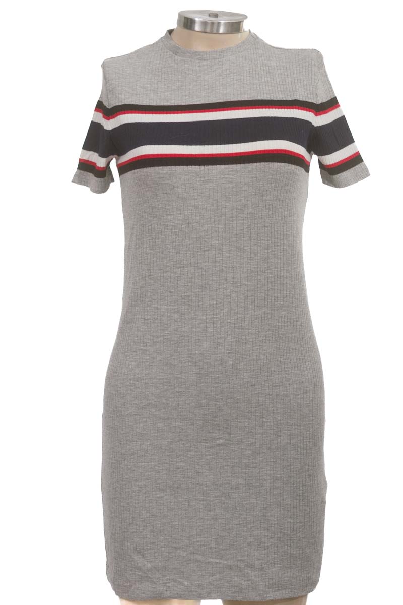 Vestido / Enterizo color Gris - Bershka