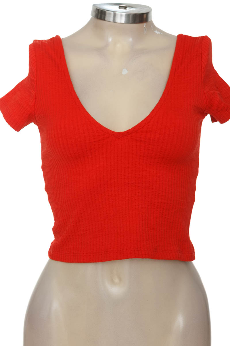 Top / Camiseta color Rojo - Bershka