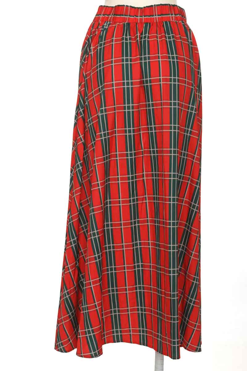 Falda color Rojo - Closeando