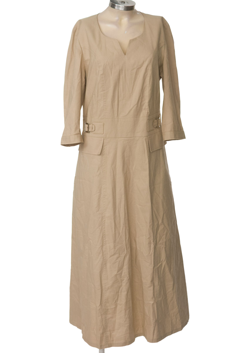 Vestido / Enterizo color Beige - Closeando