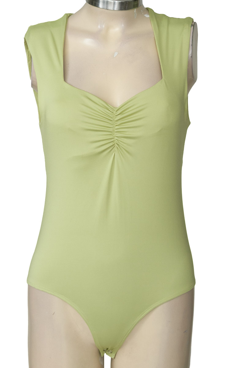 Top / Camiseta color Verde - Ostu