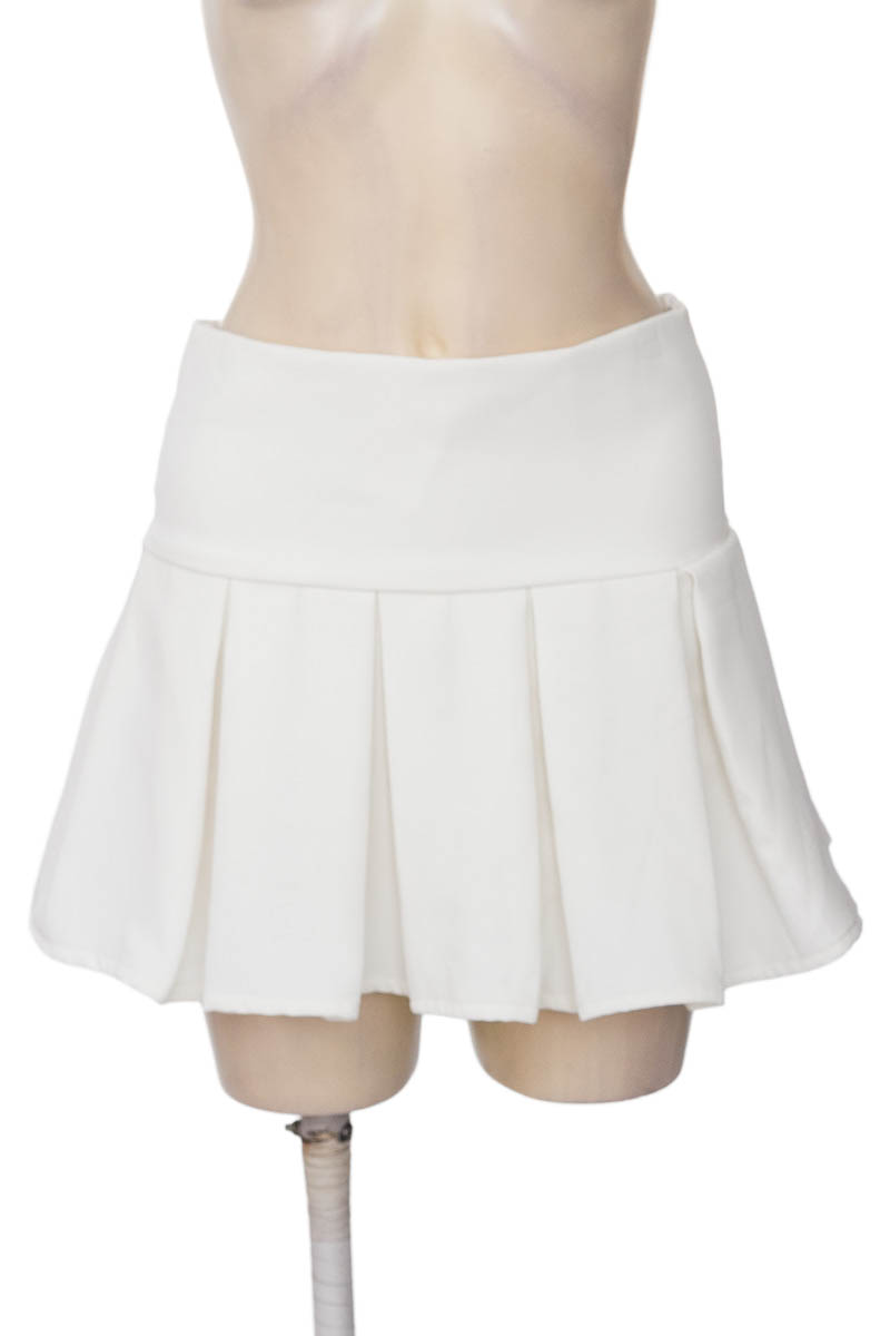 Falda color Blanco - Cofre Rosa