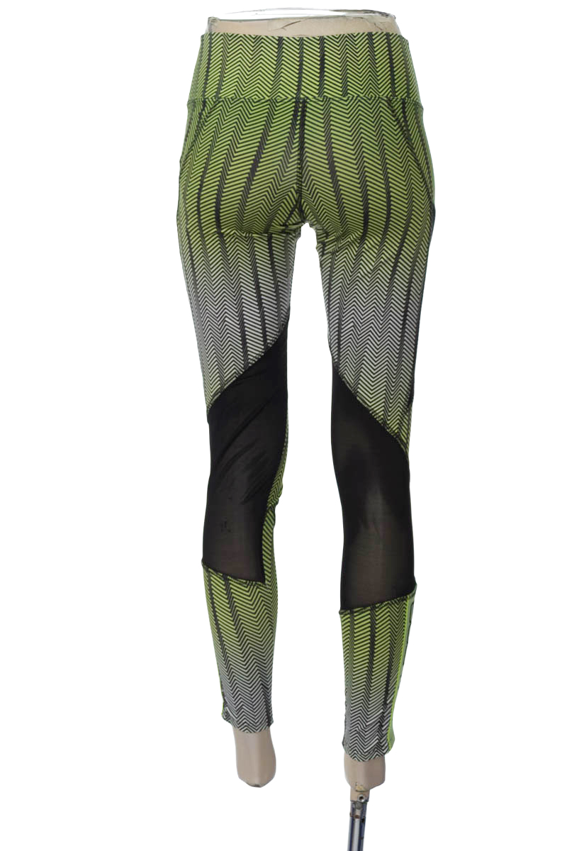 Ropa Deportiva / Salida de Baño color Verde - Body Fit