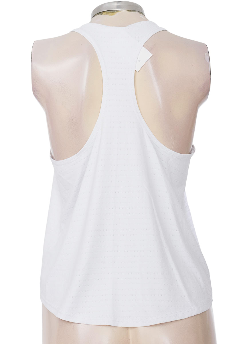 Ropa Deportiva / Salida de Baño color Blanco - Closeando