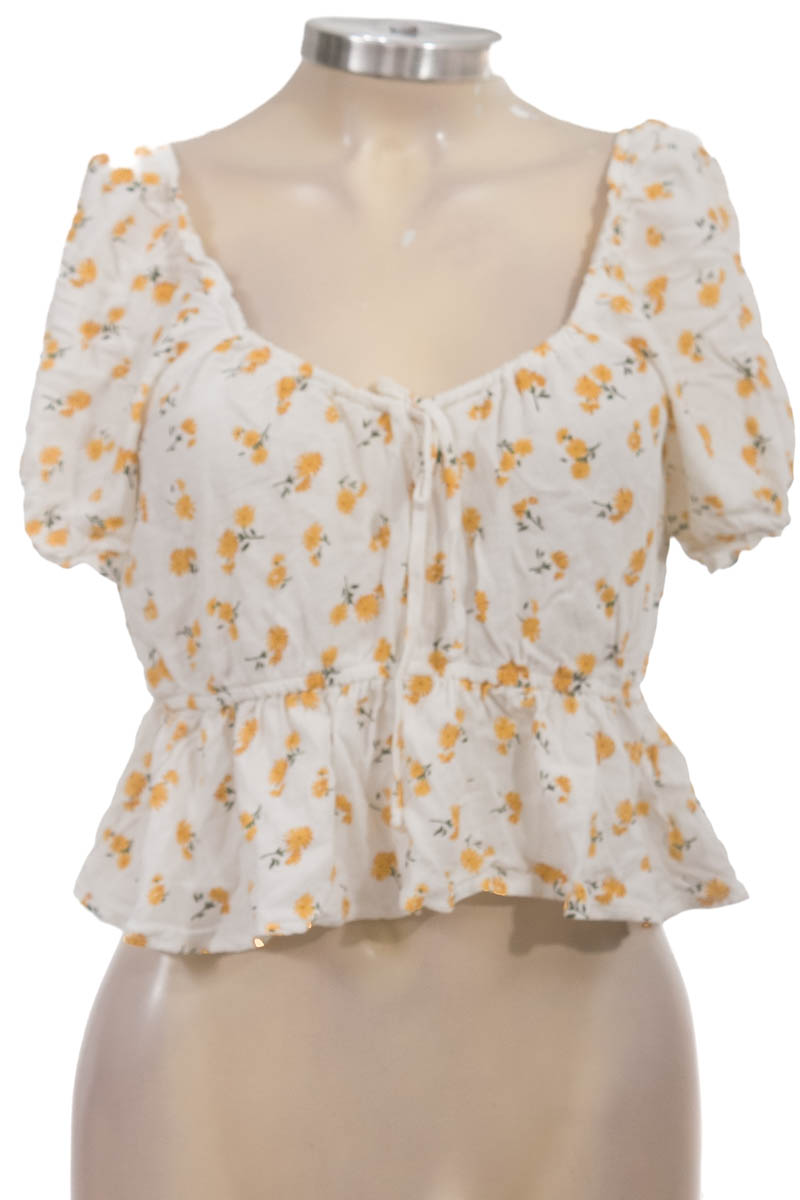 Top / Camiseta color Blanco - Rifle