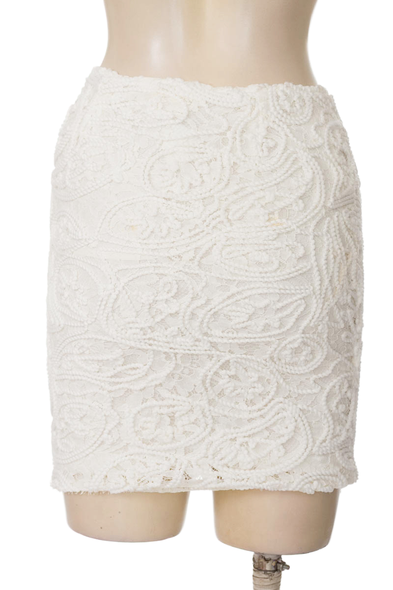 Falda color Blanco - Forever 21