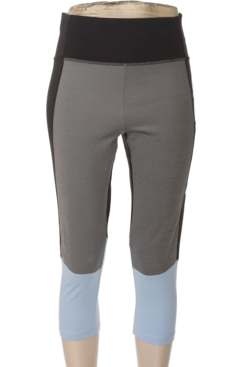 Ropa Deportiva / Salida de Baño color Negro - Adidas