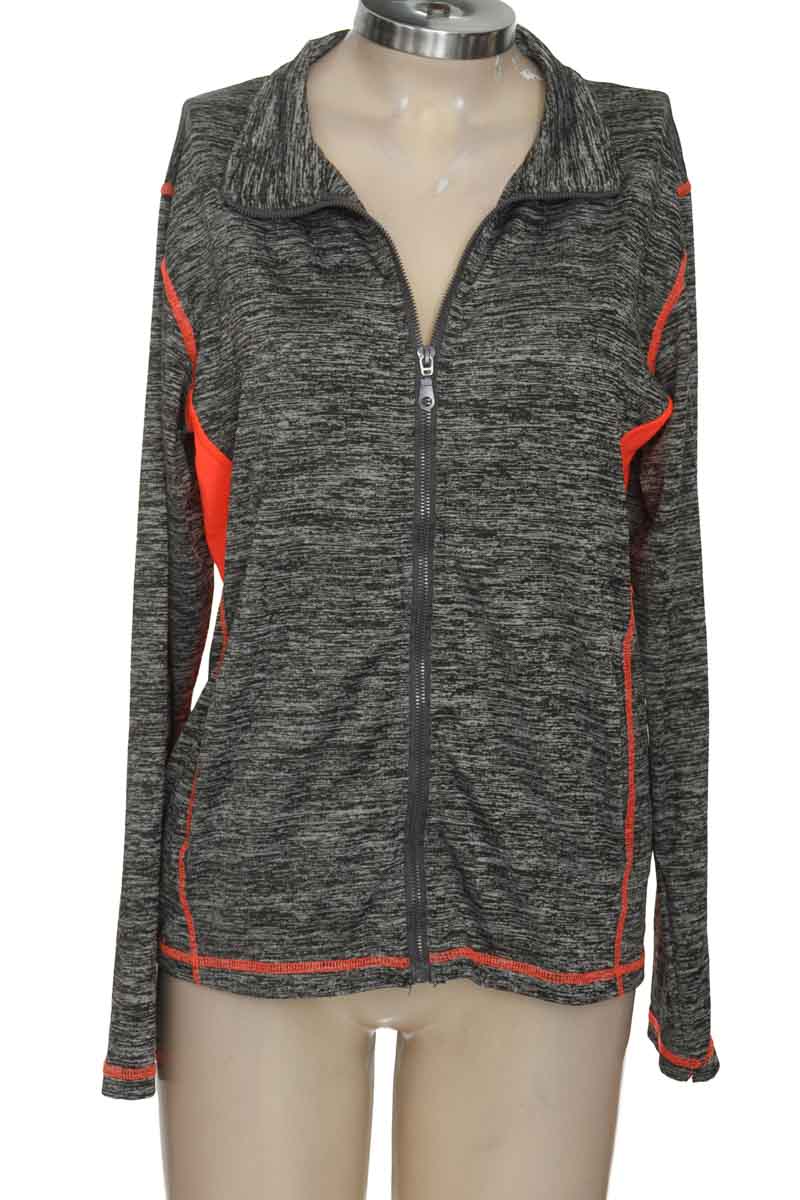 Ropa Deportiva / Salida de Baño color Gris - Closeando