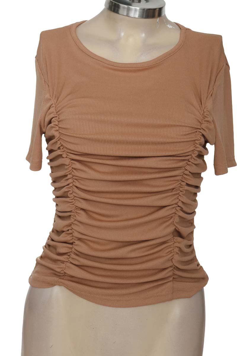 Top / Camiseta color Beige - Closeando