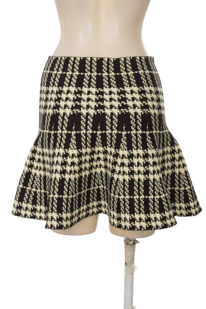 Falda color Negro - LUC-CE