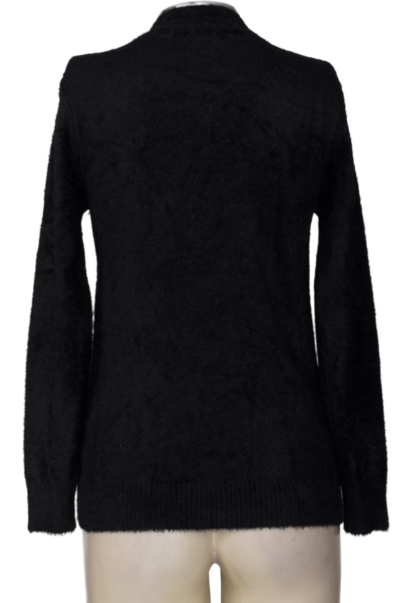 Sweater color Negro - Closeando