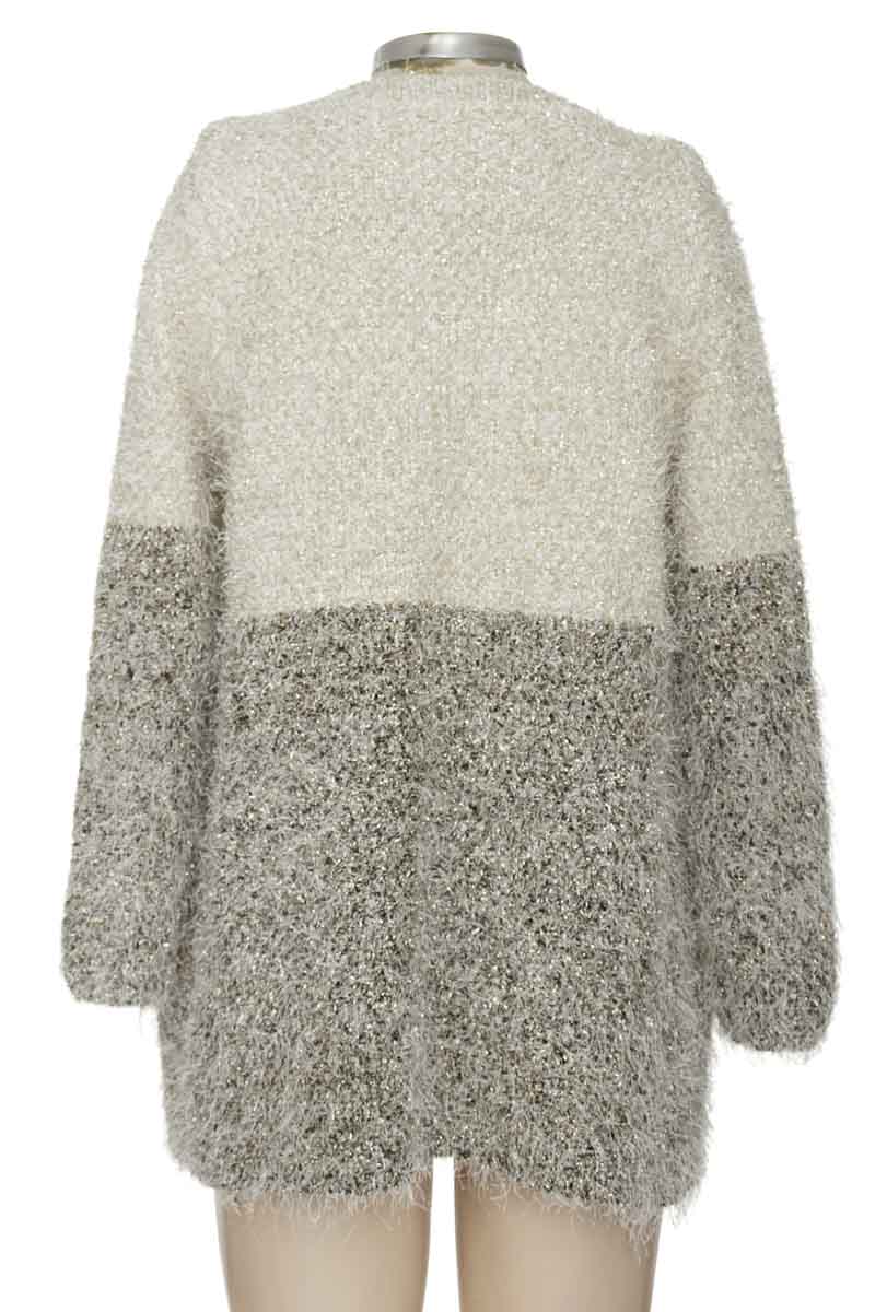 Sweater color Blanco - Closeando