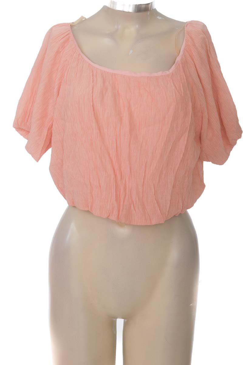 Top / Camiseta color Rosado - HYFVE HYFVE HYFVE