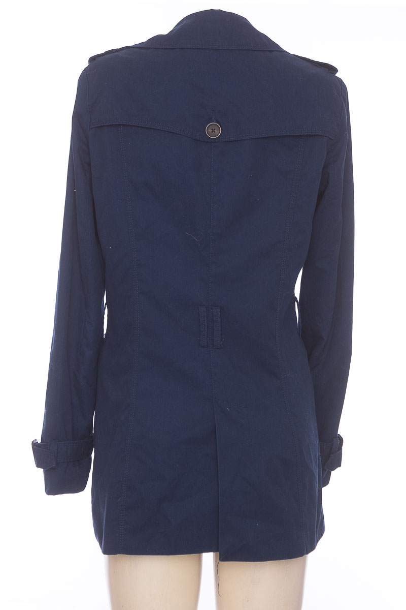 Chaqueta / Abrigo color Azul Stradivarius Closeando