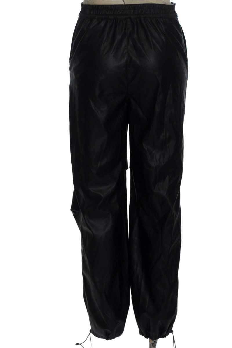 Pantalones color Negro - Divided by H&M