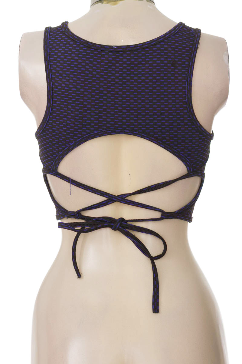 Ropa Deportiva / Salida de Baño color Negro - Closeando