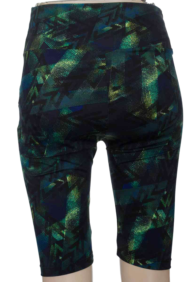 Ropa Deportiva / Salida de Baño color Negro - Closeando