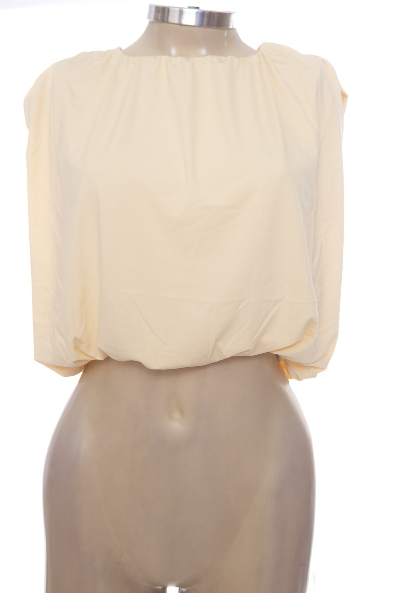 Top / Camiseta color Amarillo - H&M