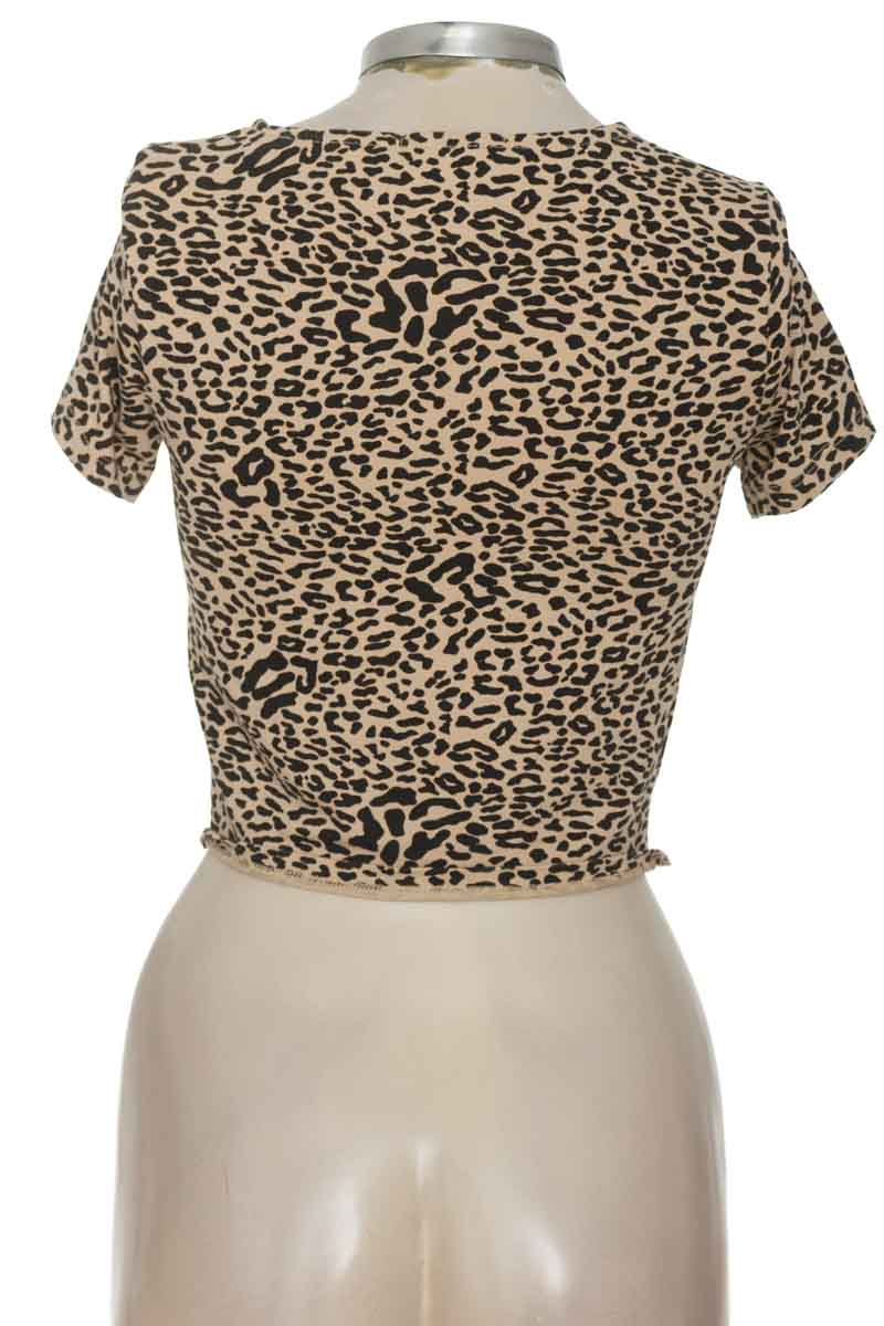 Top / Camiseta color Beige - Stradivarius