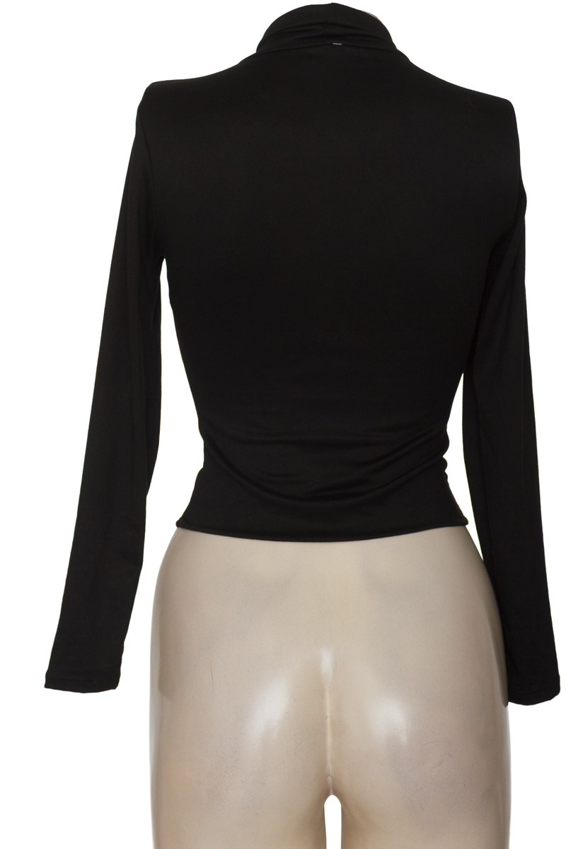 Sweater color Negro - Closeando