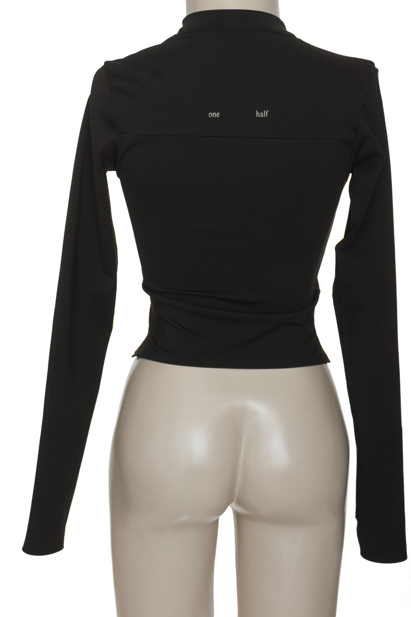 Ropa Deportiva / Salida de Baño color Negro - One Half