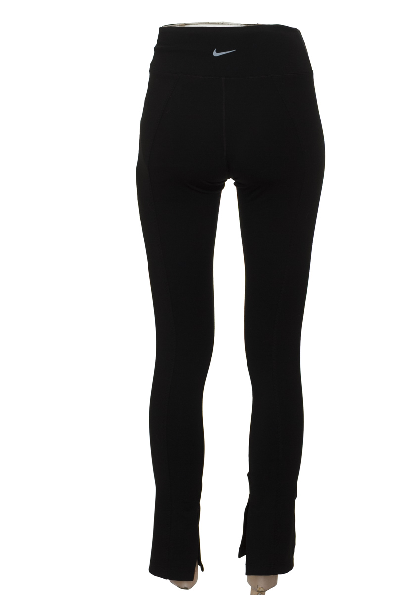 Ropa Deportiva / Salida de Baño color Negro - Nike