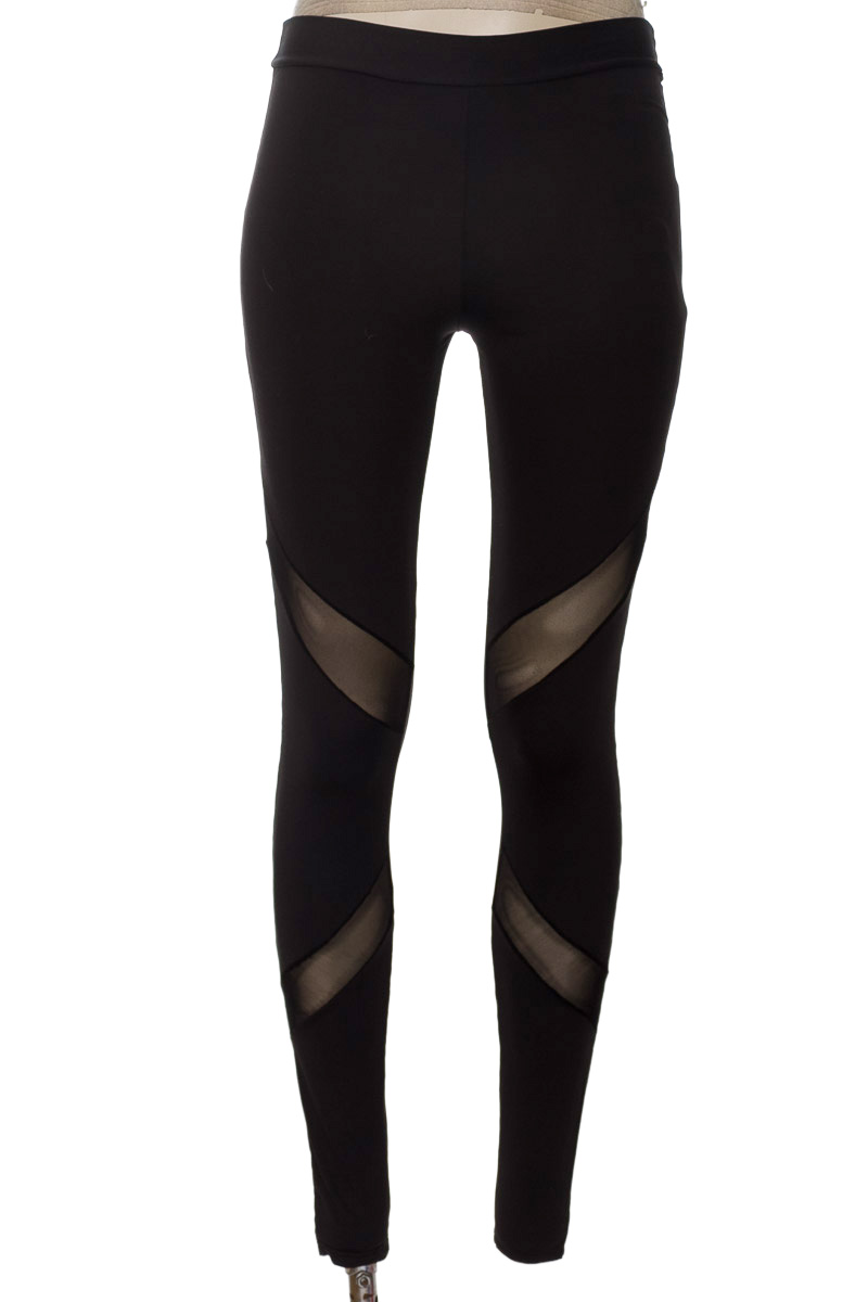 Ropa Deportiva / Salida de Baño color Negro - AVON