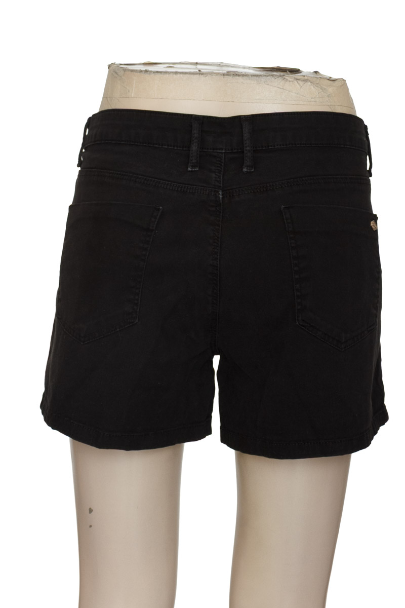 Short color Negro - Stradivarius