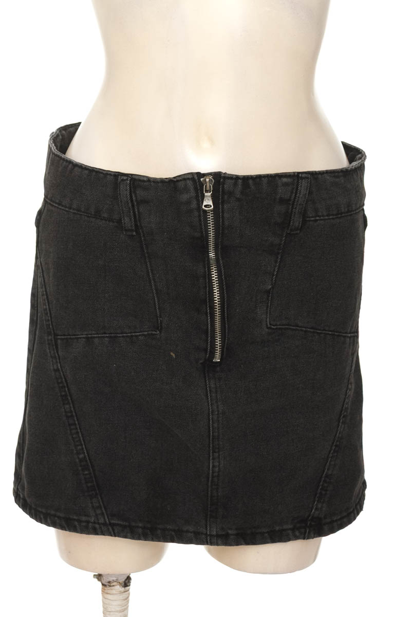 Falda color Gris - Closeando