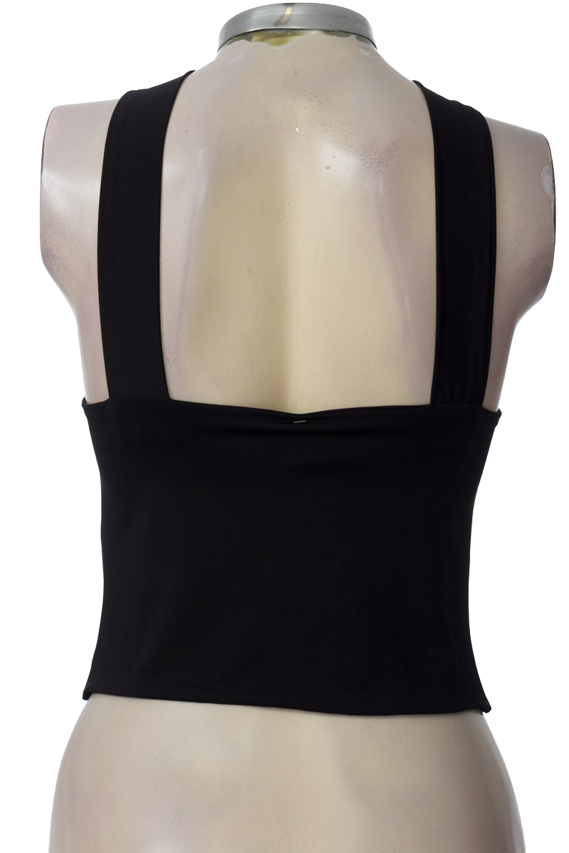 Top / Camiseta color Negro - Closeando