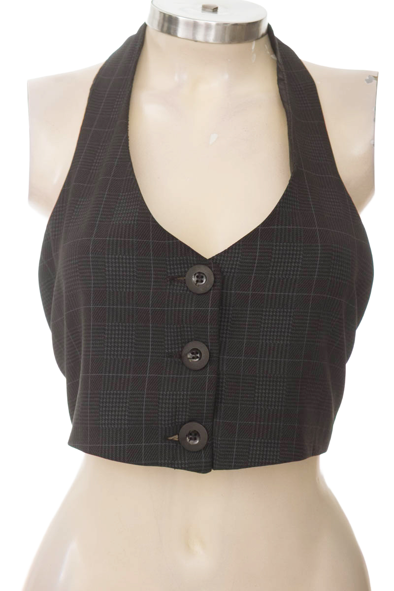 Top / Camiseta color Negro - Closeando