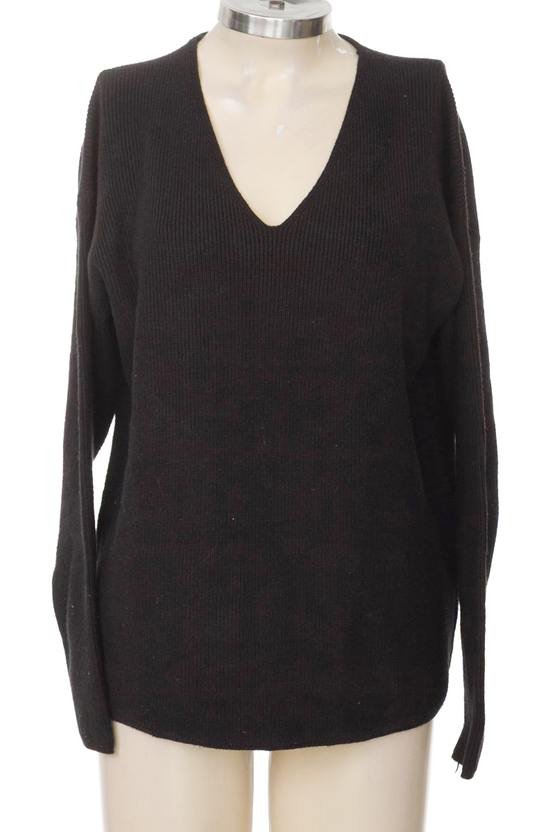 Sweater color Negro - Closeando