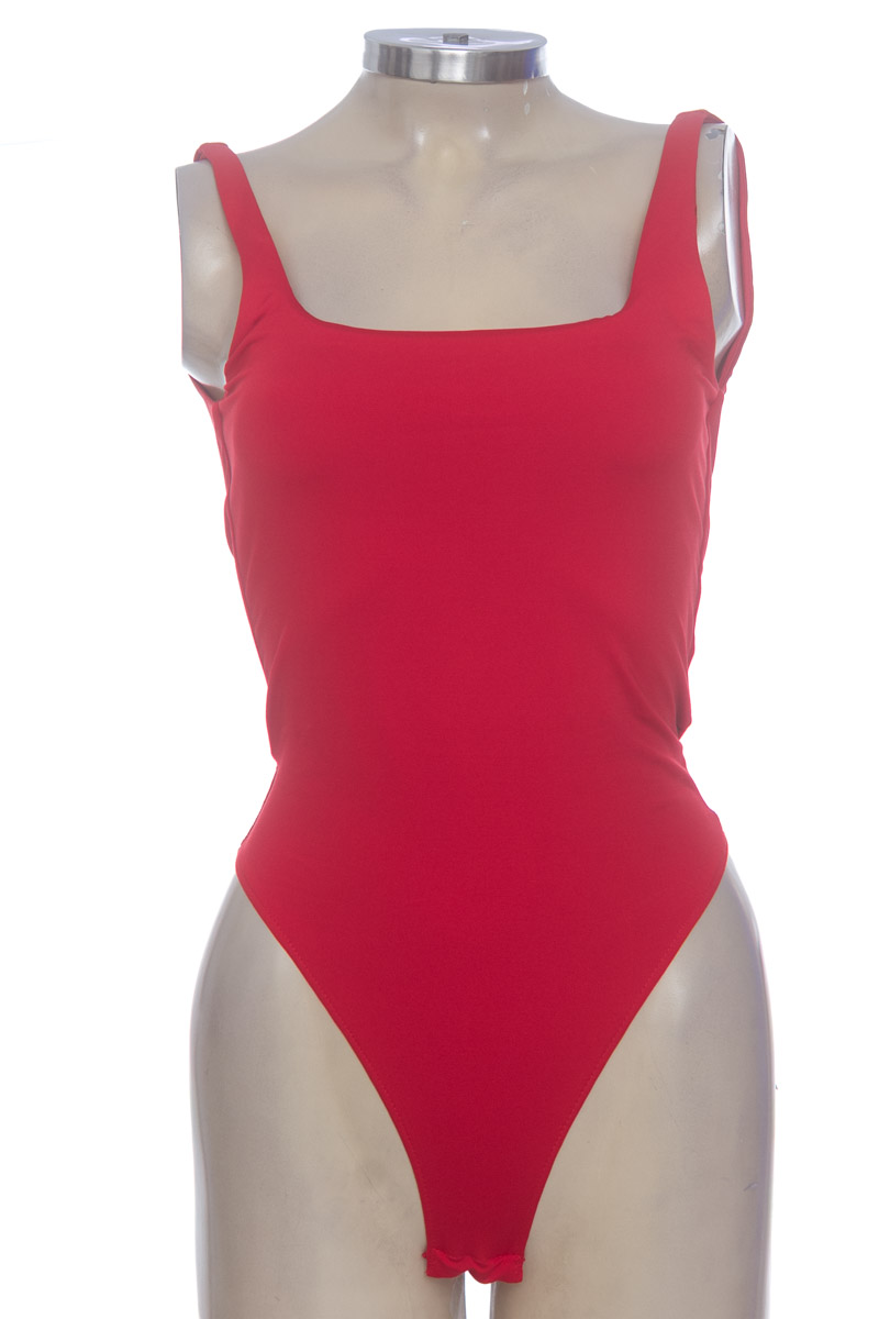 Top / Camiseta color Rojo - Divided by H&M