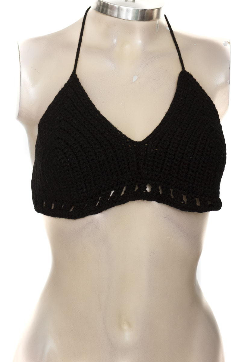 Top / Camiseta color Negro - Closeando