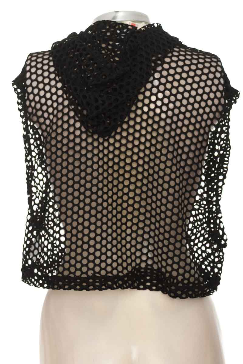 Top / Camiseta color Negro - Hilo Rojo