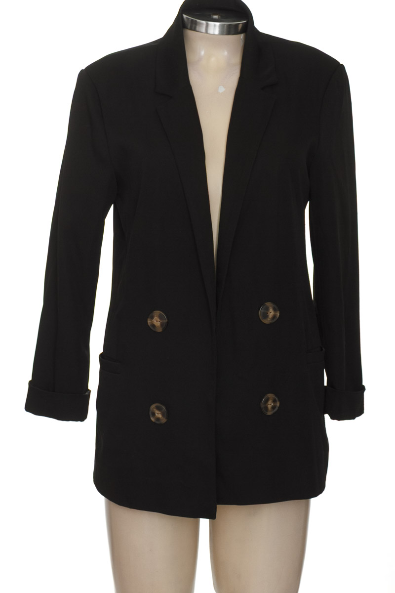 Chaqueta / Abrigo color Negro - Stradivarius
