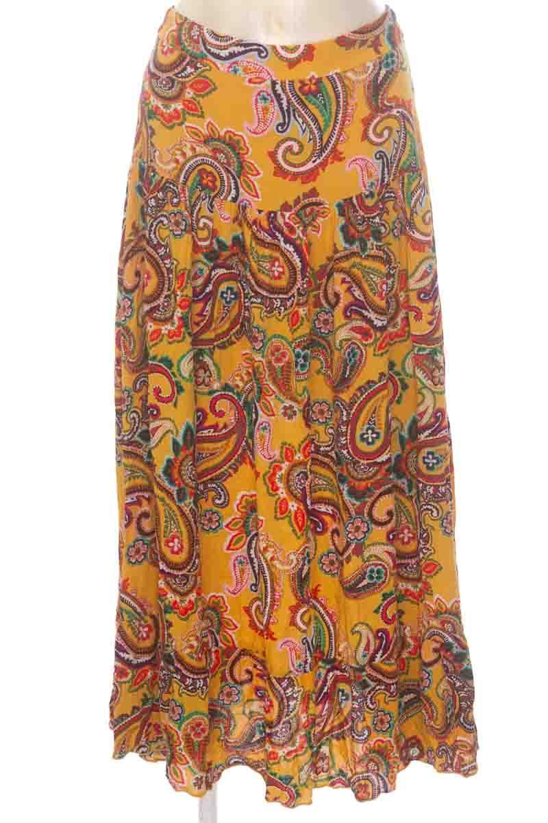 Falda color Amarillo - Closeando
