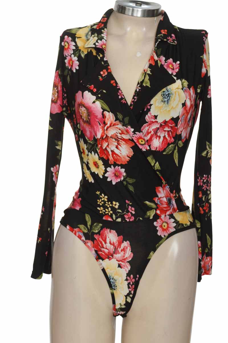 Top / Camiseta color Negro - Moradina