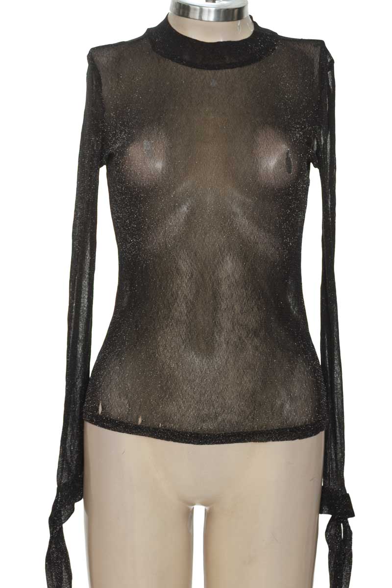 Top / Camiseta color Negro - ELA