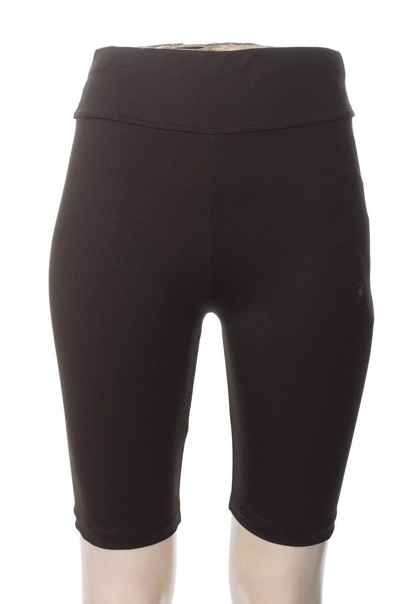 Ropa Deportiva / Salida de Baño color Negro - Closeando