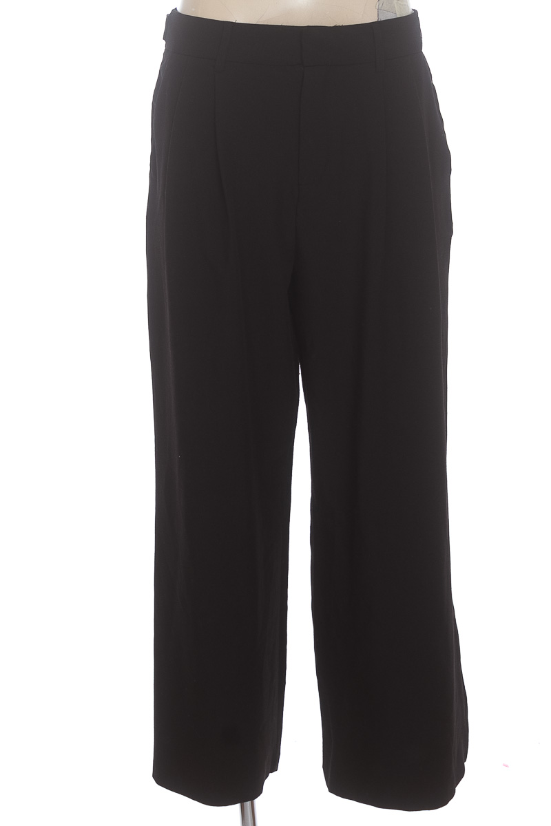 Pantalones color Negro - Stradivarius