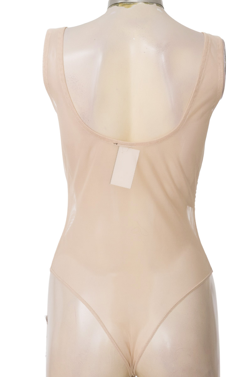 Top / Camiseta color Beige - Closeando