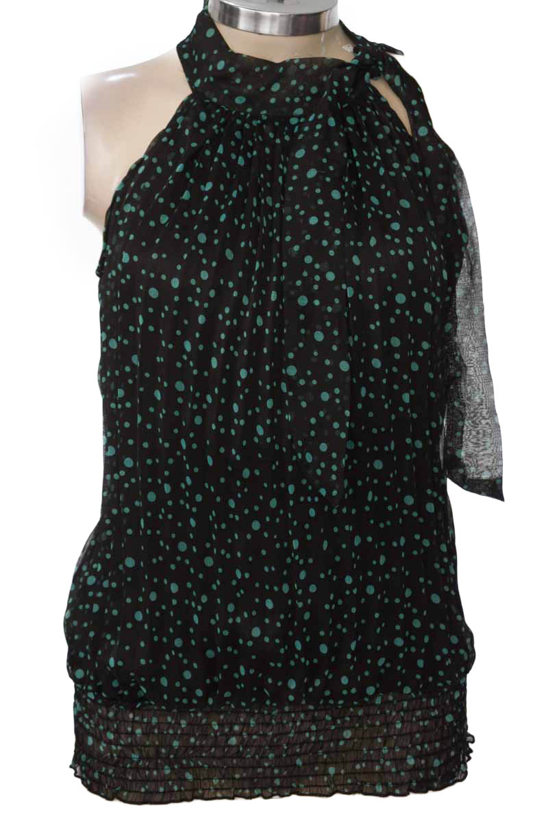 Top / Camiseta color Negro - Closeando