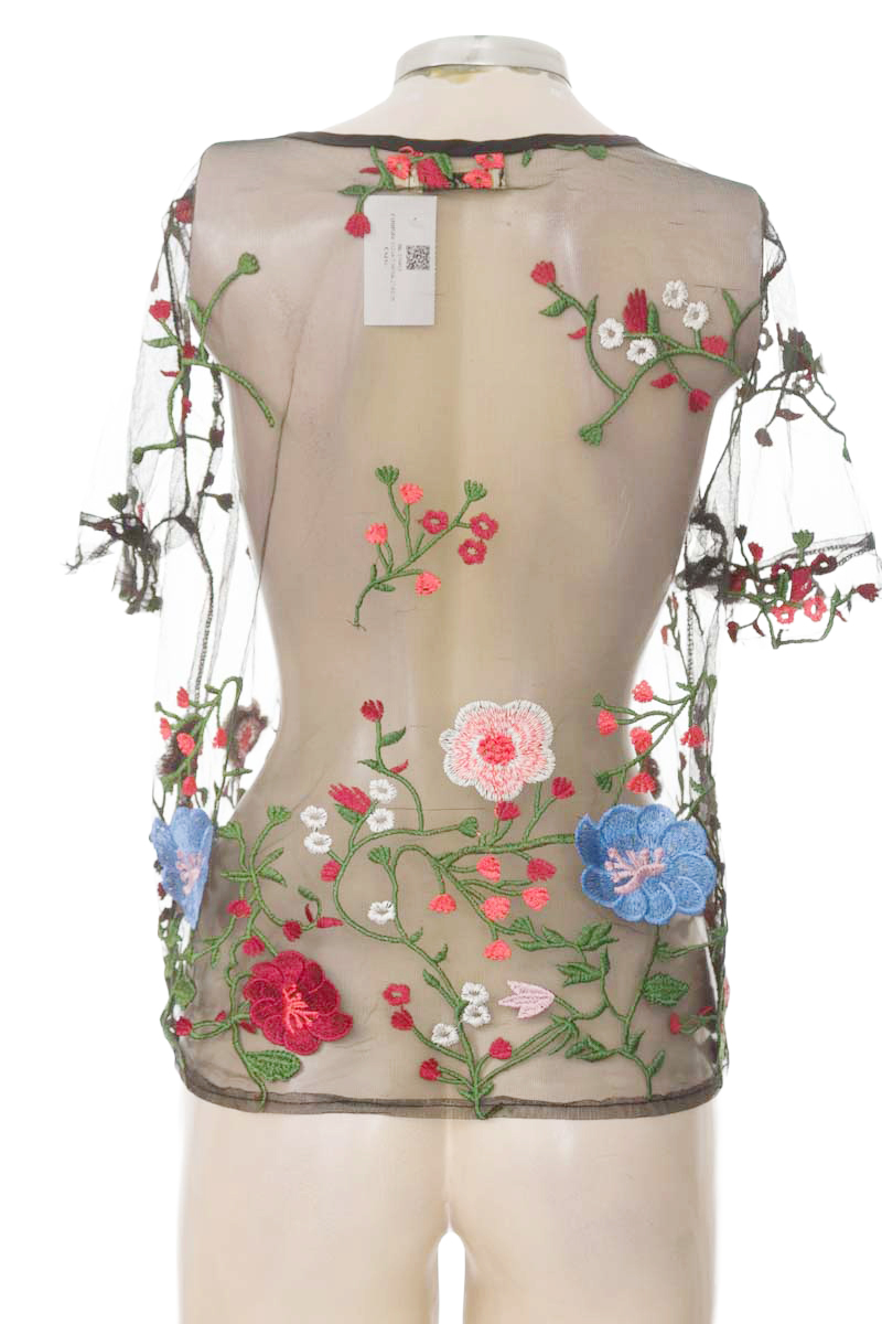 Top / Camiseta color Negro - Red Lun