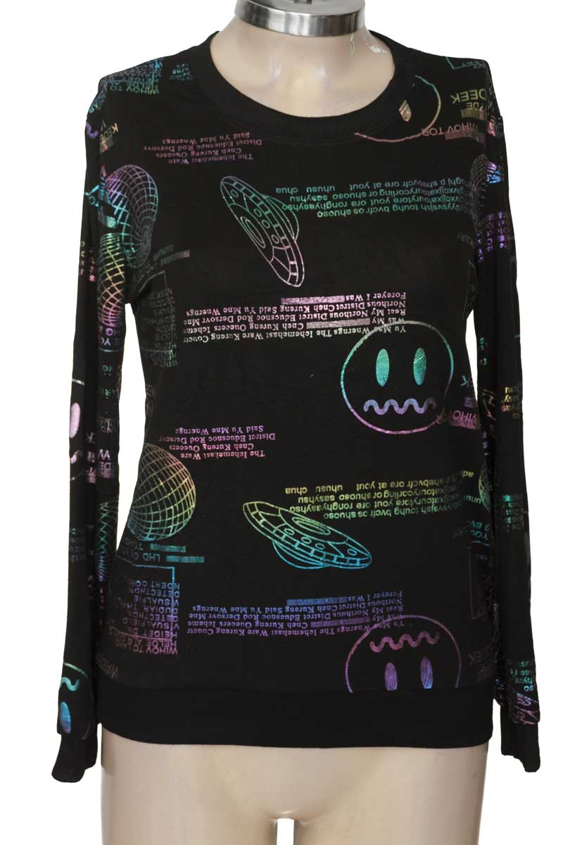 Top / Camiseta color Negro - Closeando